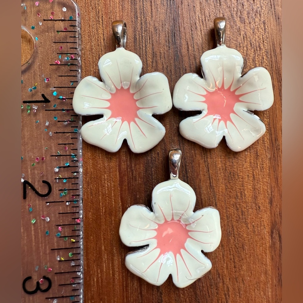 Floral Flower Enamel Enamel Pendant Silver Tone
